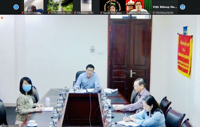 TS. Trương Sỹ Vinh - Phó Viện trưởng Viện Ngiên cứu Phát triển Du lịch chủ trì hội thảo trực tuyến